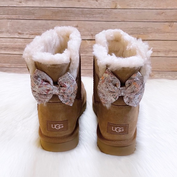 UGG Women’s Mini Bailey Bow Splatter Chestnut Boots - Picture 3 of 9